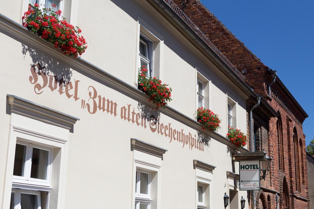 Up Hus Hotel Neuruppin Exterior foto